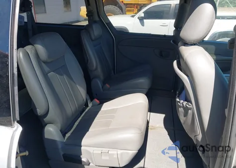 2006 Chrysler Town & Country Touring from USA, damaged, VIN 2A4GP54L36R820920